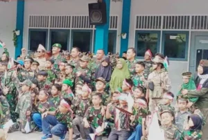 Tentara Jadi Kostum Favorit Siswa SD Mugeb