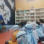 Paman Gong Safari Literasi ke Perpustakaan Al-Hikmah SD Mugeb