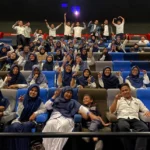 Guru dan Karyawan SD Mugeb Nobar Budi Pekerti