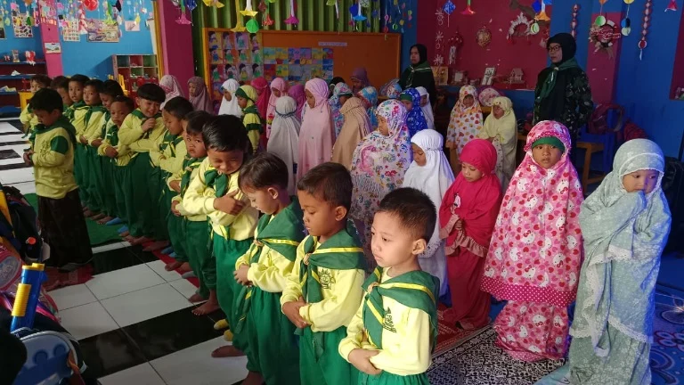Juara Tahfidh Jadi Imam Shalat Dhuha di TK Aisyiyah Karangsemanding