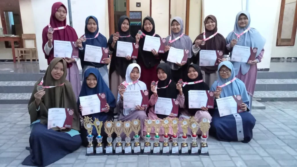 9 Santri PPTQ Ahmad Dahlan Ponorogo Raih Medali Kejuaraan Sains Nusantara
