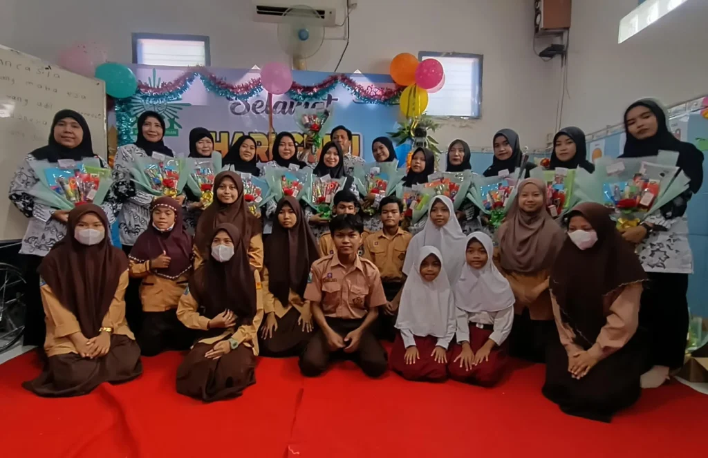 Tawa Lepas Warnai Peringatan HGN di SLB Aisyiyah Krian