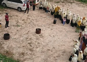Nasyiah Gresik Praktik Padamkan Kebakaran