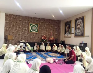 Kader Nasyiah Gresik Praktik Berikan Bantuan Hidup Dasar