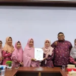 ITB Ahmad Dahlan Lamongan Serahkan Aset ElaMart Rp 25 Juta ke PDA Lamongan