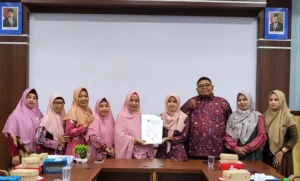 ITB Ahmad Dahlan Lamongan Serahkan Aset ElaMart Rp 25 Juta ke PDA Lamongan