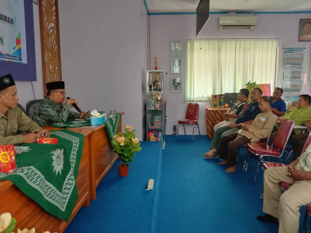 Sopir Anjem dan Petugas Kebersihan SD Sakri Ikut Kajian Al-Islam