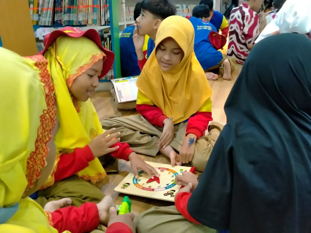 Sekolah Kreatif Baratajaya Ikuti Festival Literasi 2023 Disperpusip Jatim