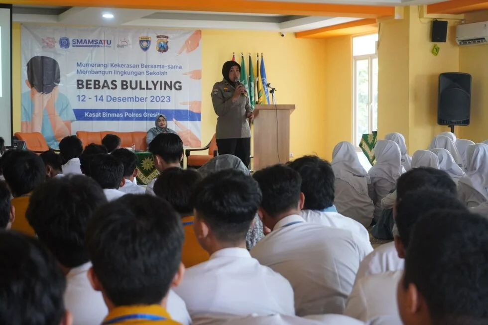 Polres Gresik Ajak Siswa Smamsatu Memerangi Bullying