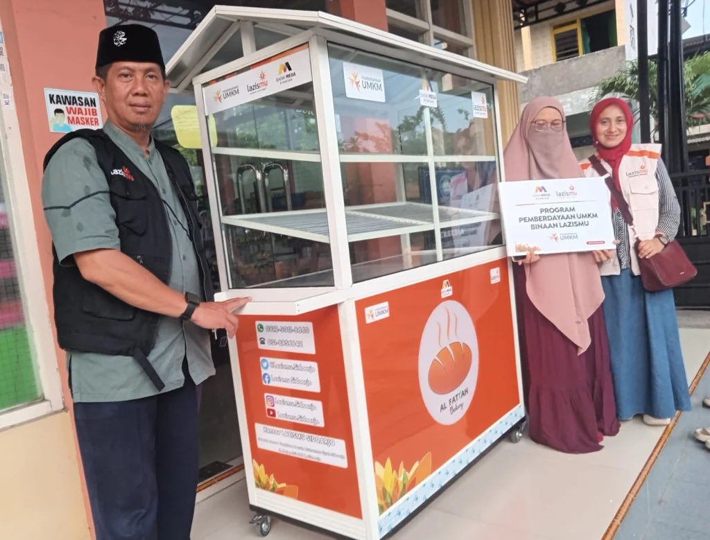 Lazismu Sidoarjo Salurkan Rombong ke Al-Fattah Bakery