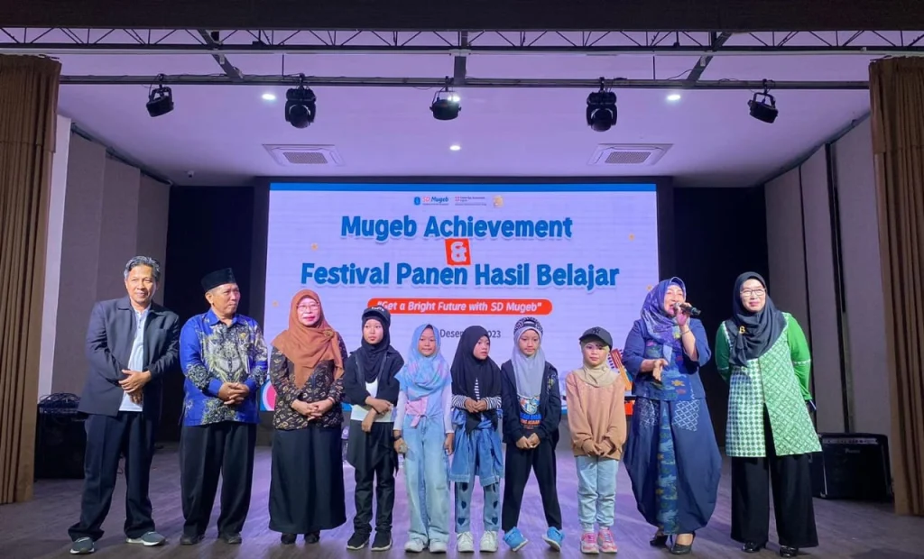 Kepala Dinas KBP3A Gresik Apresiasi Jingle Stop Bully SD Mugeb