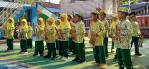 Lantunan Musik Angklung Sambut Penilaian Kinerja Kepala Sekolah
