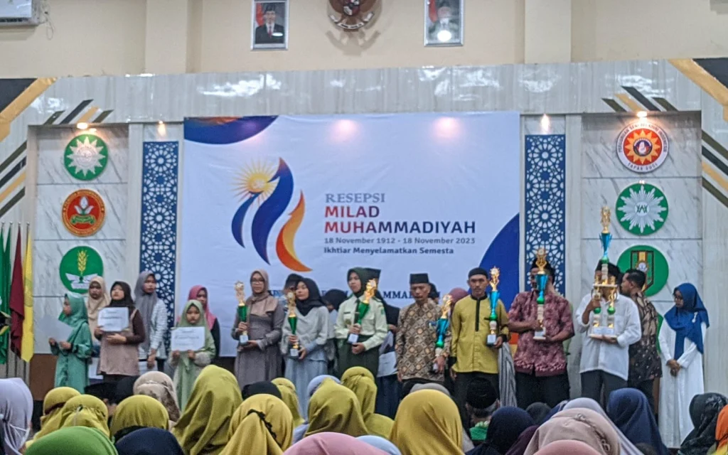 PDM Kediri Resmikan Mushala dan Bantu Guru Non Sertifikasi