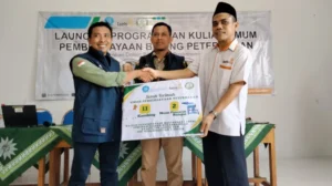 MPM PDM Gresik Serahkan 11 Kambing untuk SMK Mulia Panceng