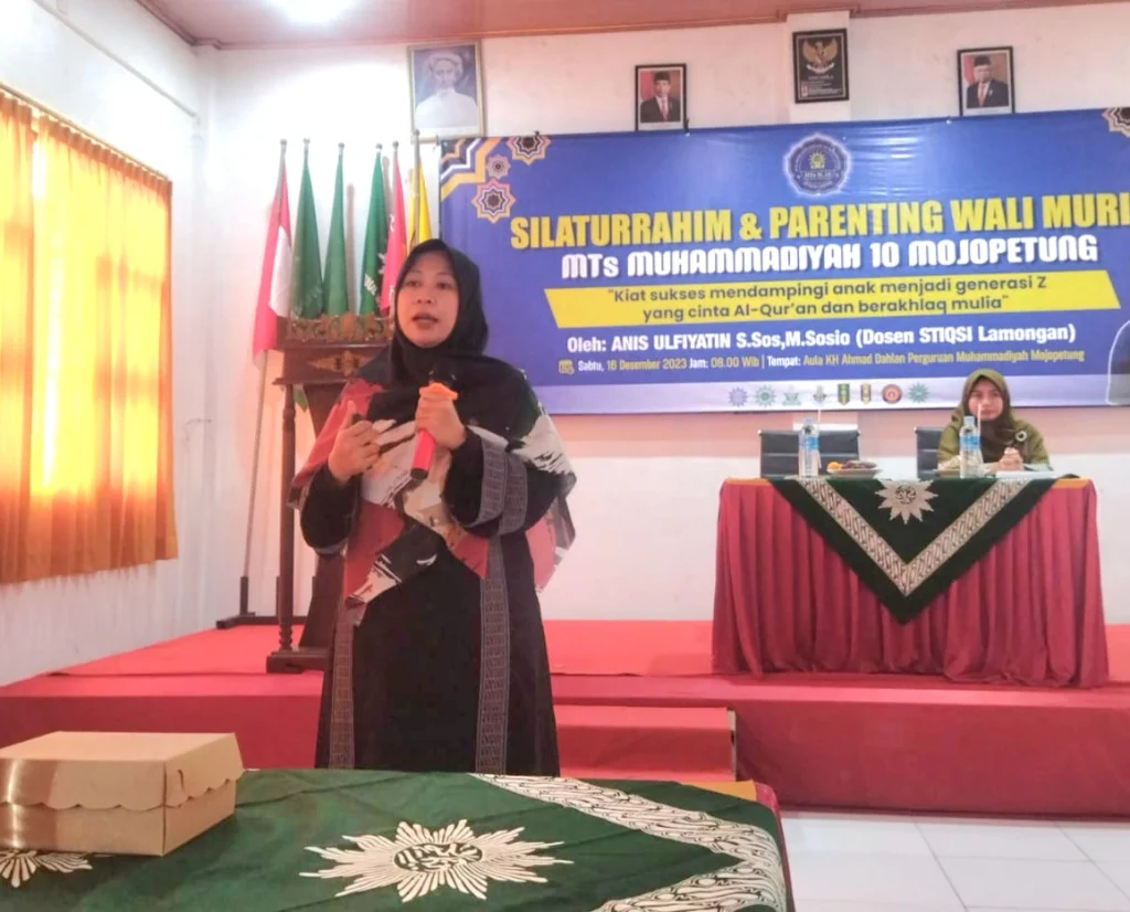 Ambil Rapor, Wali Siswa Matsamuluh Dapat Parenting Begini