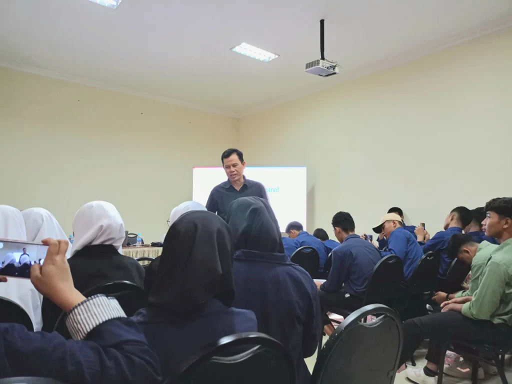 Tingkatkan Kualitas Jurnalistik, Tim Lensa Karangasem Belajar ke PWMU.CO