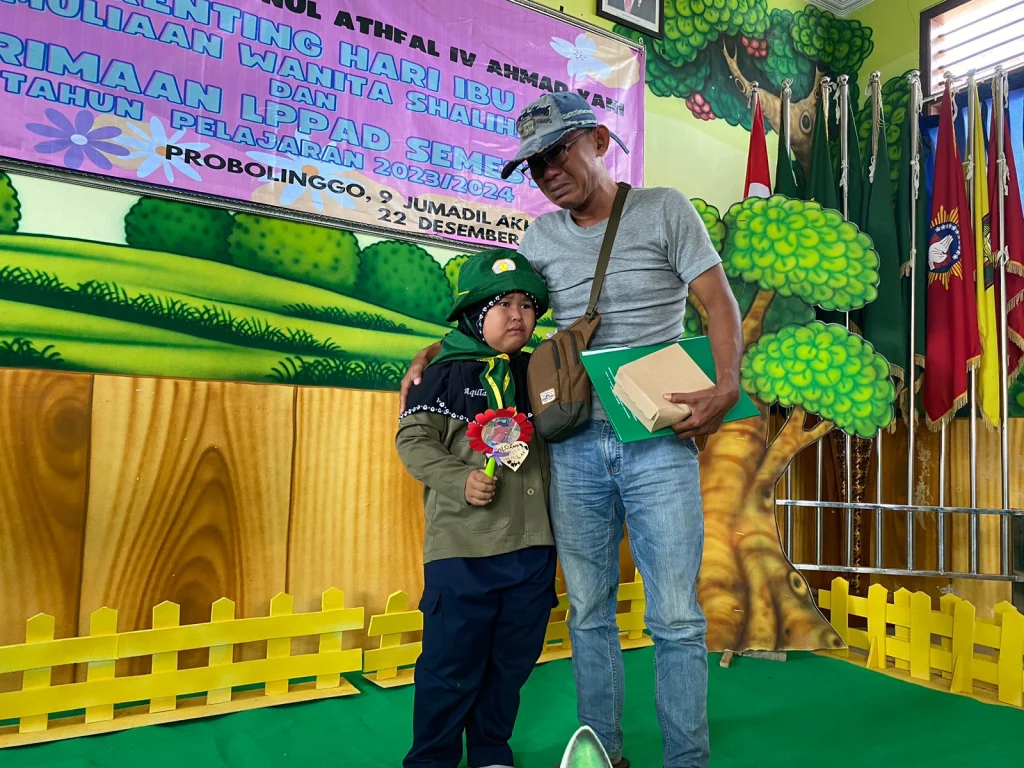 Tangisan Pecah pada Parenting Kemuliaan Wanita Shalehah di TK Ini