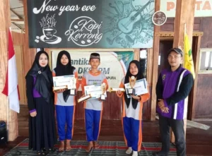 Di Pantai Mombhul, SMP Mutiara Tutup Kegiatan Akhir Semester