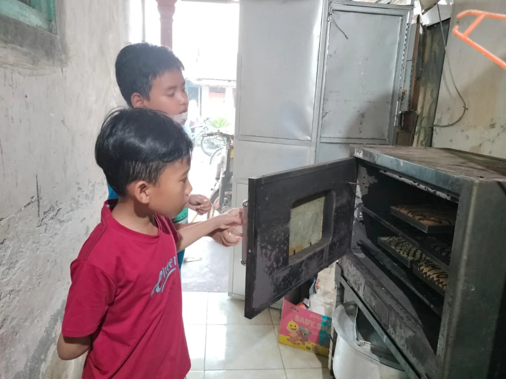 Menit-Menit Menegangkan di Depan Oven