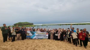 Guru dan Karyawan SD Mudabo Family Gathering ke Yogyakarta