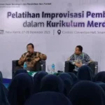 Siswa Pakai HP, Begini Improvisasi Belajar tanpa Buku