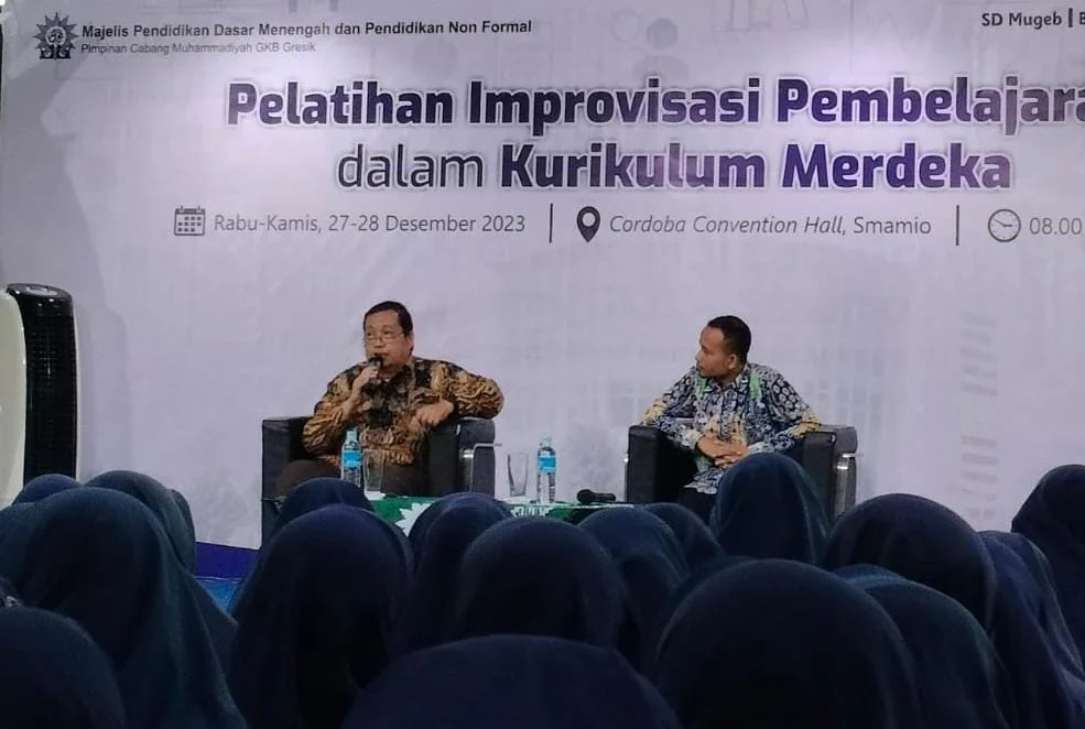 Siswa Pakai HP, Begini Improvisasi Belajar tanpa Buku