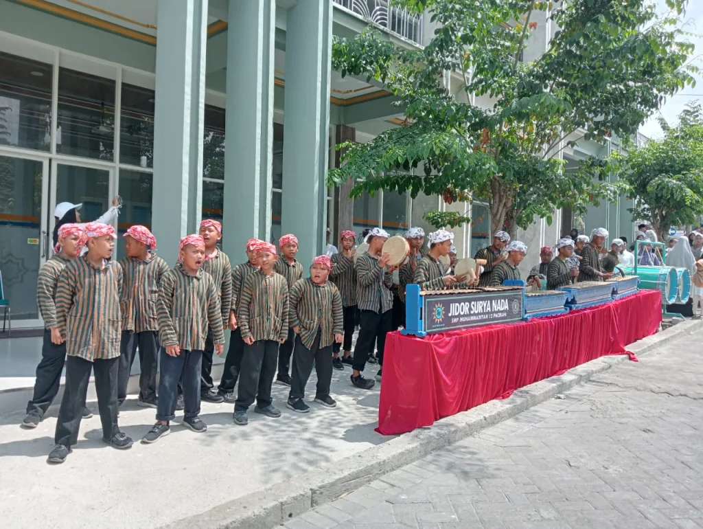 Suwe Ora Jamu Jidor Surya Nada Sambut Anies di Al-Ishlah