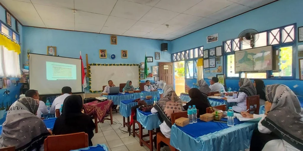 Mengawali Tahun Ajaran Baru, MIM 21 Kapas Upgrade Guru