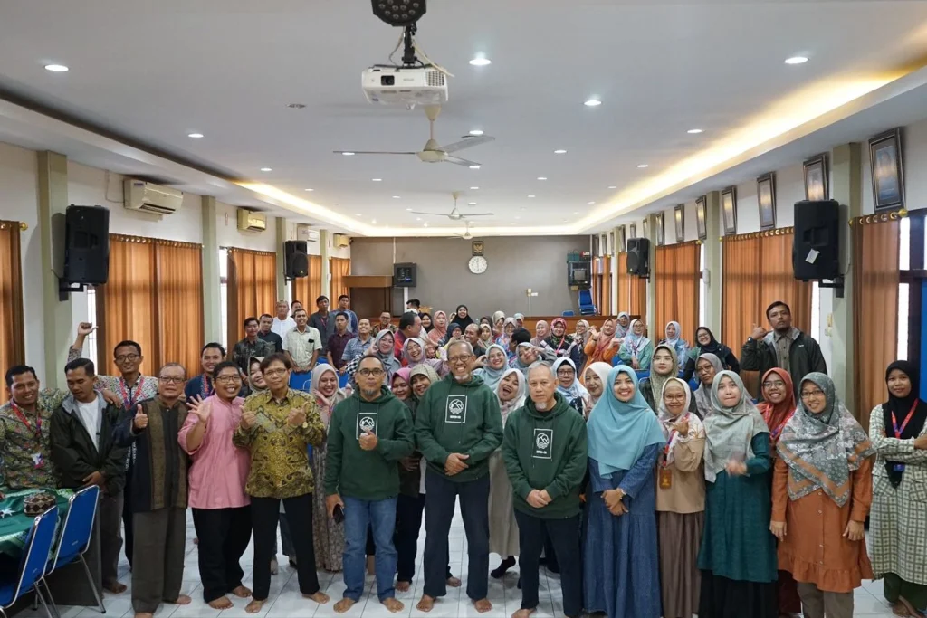 Mejelis Dikdasmen PPI Beri 31 Penghargaan Guru dan Staf SDMM