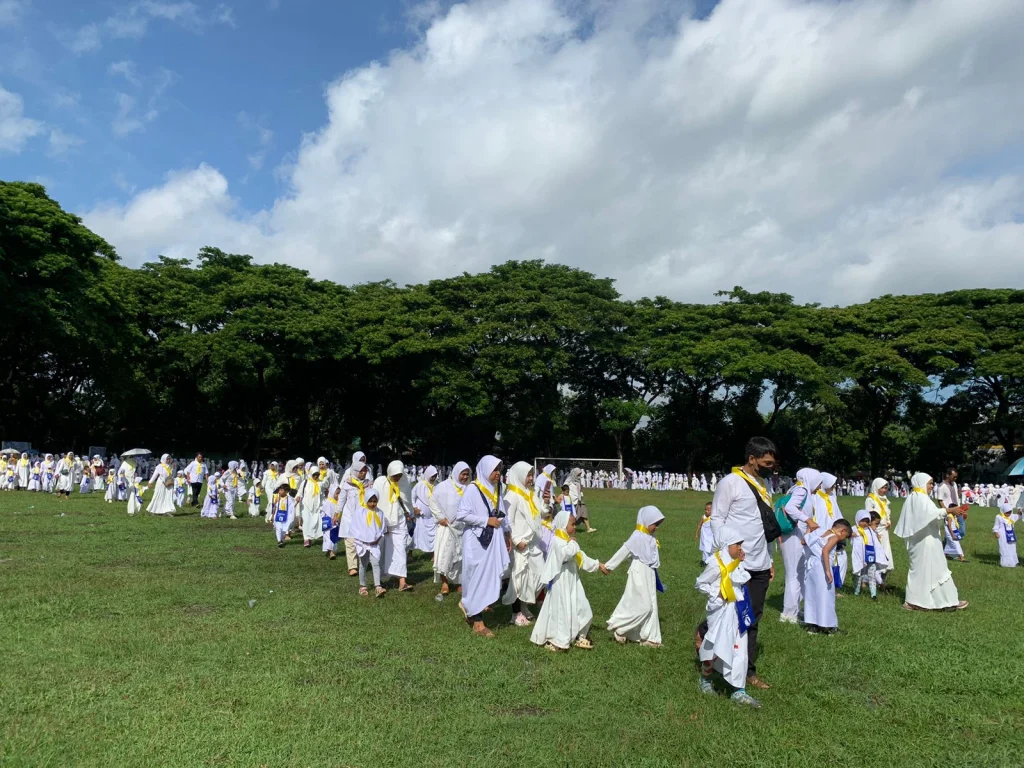 Lapangan Becek, Antusiame Peserta Latihan Manasik Haji Ini Patut Diacungi Jempol