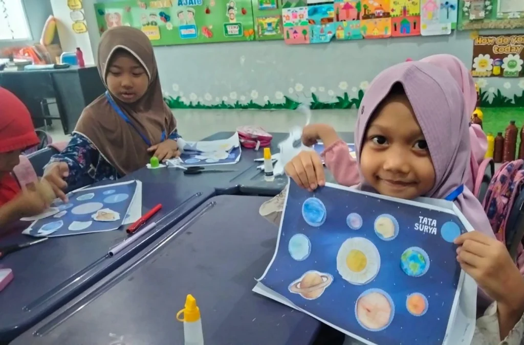 Preschool Ke-7, Siswa Berlian School Belajar Tata Surya