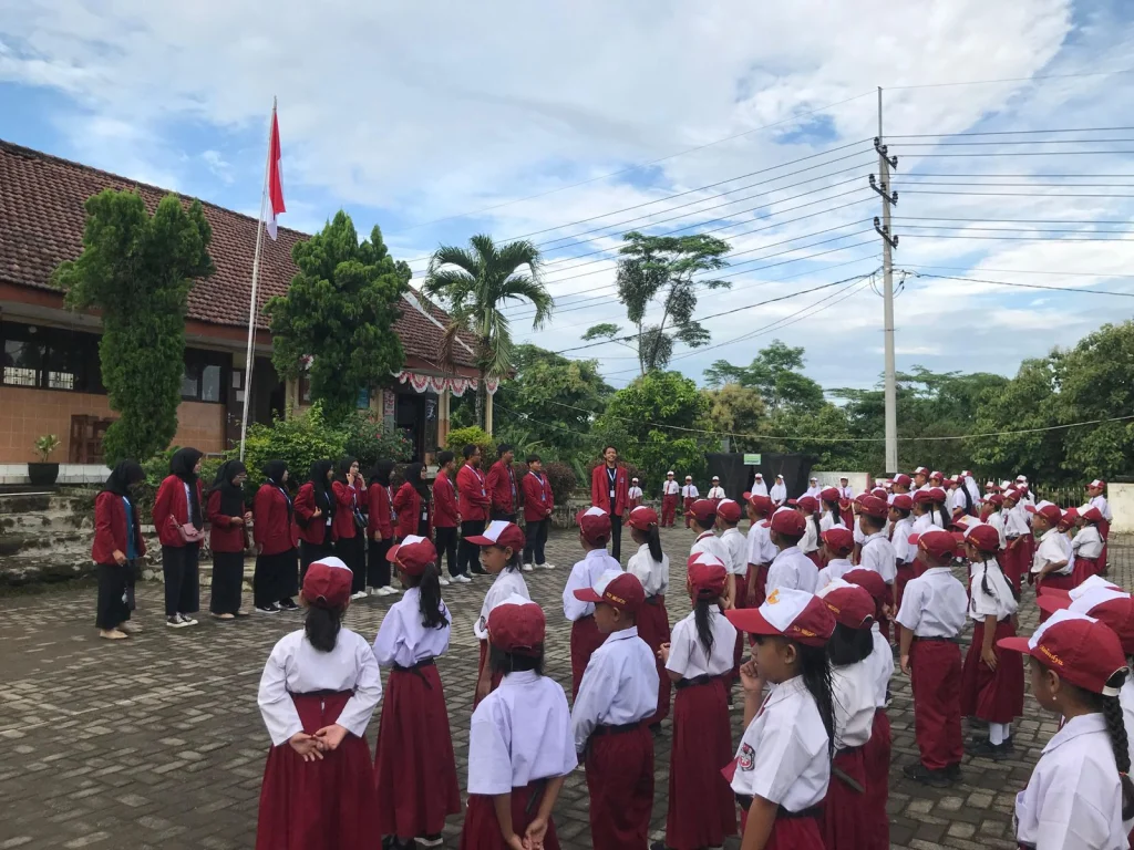 Cara Kreatif Mahasiswa KKN-P 34 Umsida Tingkatkan Semangat Belajar Siswa SDN Sugeng
