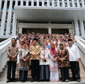 Mampir Shalat Dhuhur, Jokowi Puji Masjid Walidah Dahlan Unisa Yogyakarta