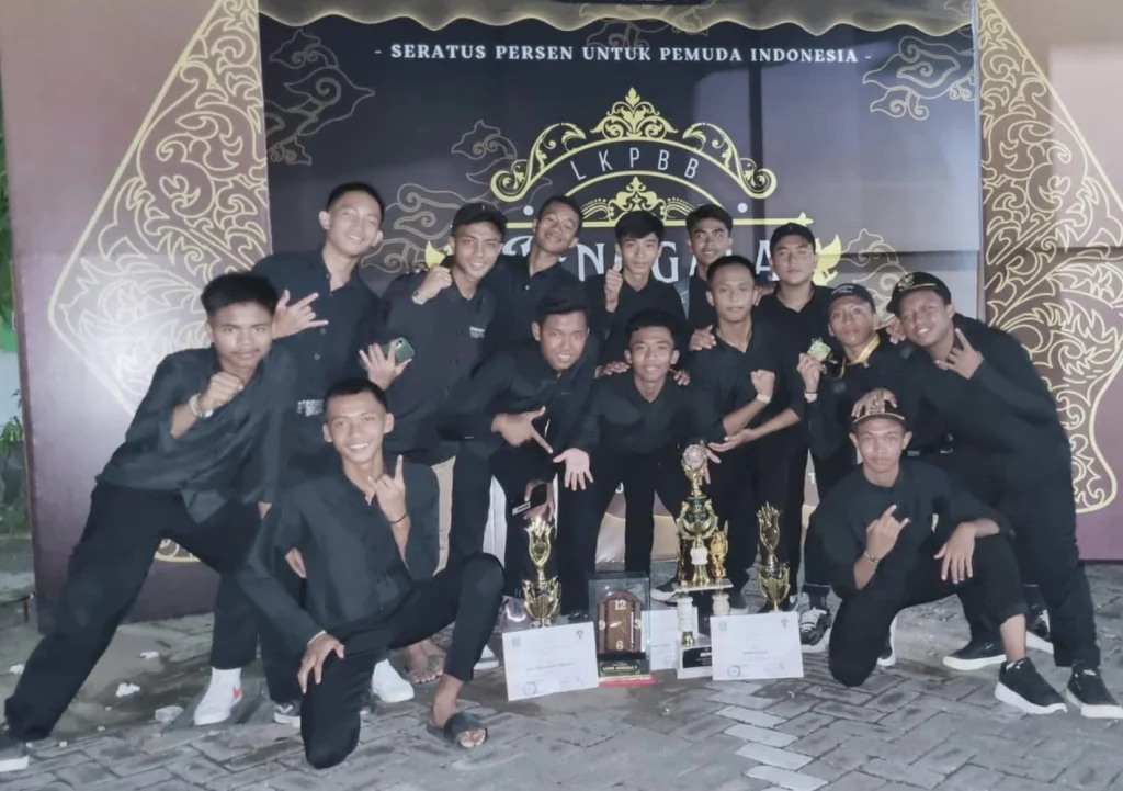 Paskibra SMAM 6 Karangasem Rebut Piala LKPBB Jenggala Tingkat Nasional