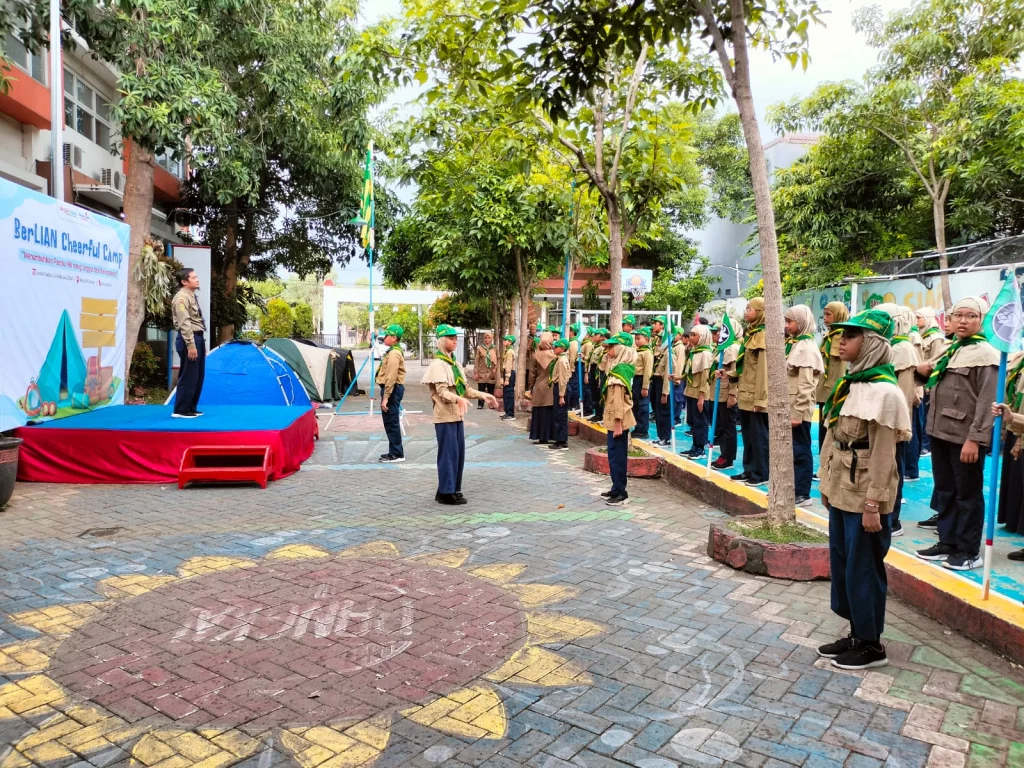 Berlian Cheerful Camp Dibuka: Mars HW Menggema di Tengah Hujan