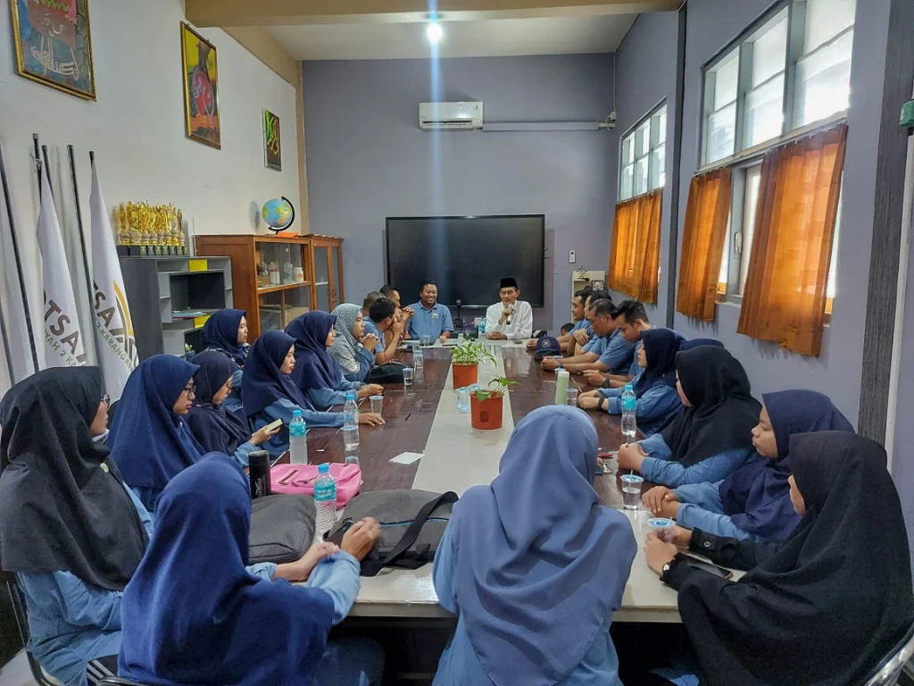 Keluarga Madtsamuda Awali Rutinitas Bersama lewat Senam dan Tausiah