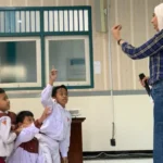 Siswa SD Mugeb Heboh Dapat Hadiah dari Orang Mesir