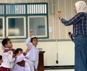 Siswa SD Mugeb Heboh Dapat Hadiah dari Orang Mesir