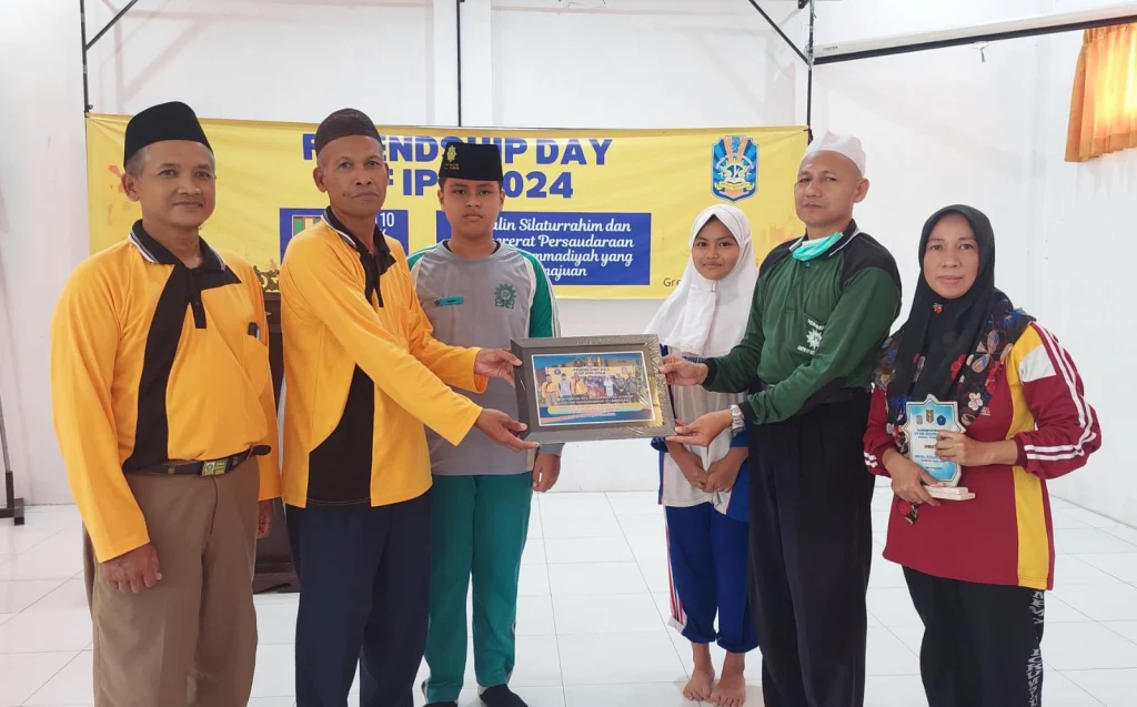 Matsamuluh Jalin Persahabatan dengan SMPM 27 Sidokumpul Paciran