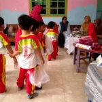 KB Taman Walidah Sidayu Adakan Pasar, Wali Murid Juga Antusias