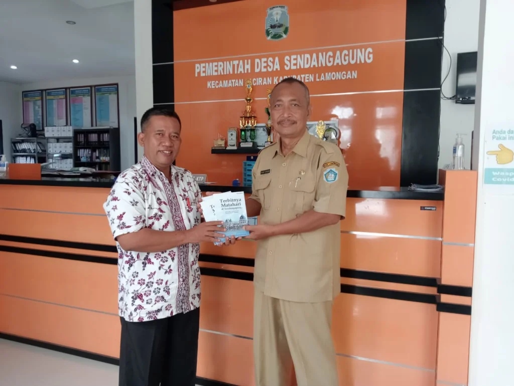 Buku Terbitnya Matahari di Sendangagung Diserahkan Ke PCM dan Pemdes