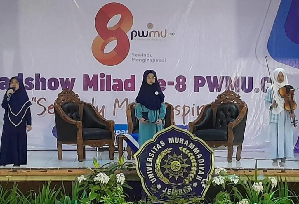 Musikalisasi Puisi dengan Iringan Biola Tampil Memukau di Roadshow PWMU.CO