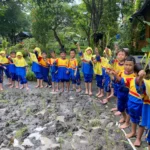 Tanam Padi Perdana Siswa SDMM di Legok Asri Park Sidoarjo