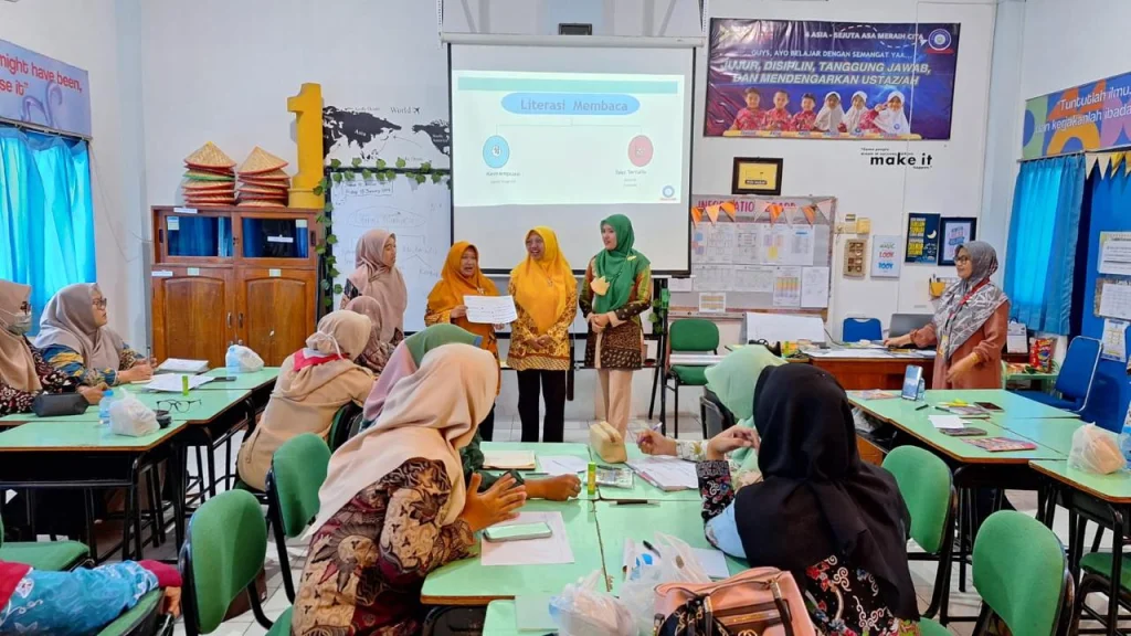 Tingkatkan Literasi, K3S Manyar Gelar Pelatihan Pembuatan Soal AKM