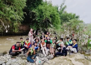 Besuk Sungai, Eco Bhinneka Atasi Sampah Plastik dengan Ecobrick