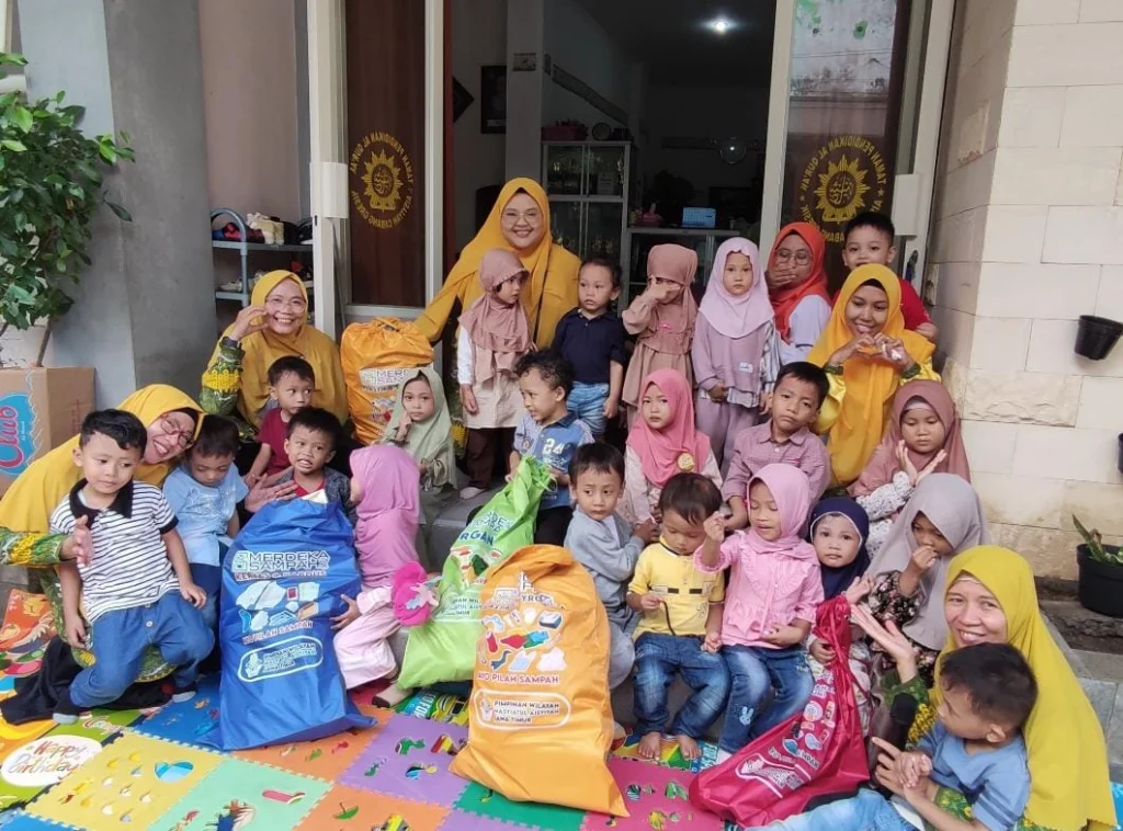 PWNA Jatim Ajak Aksi Serentak Edukasi Pilah Sampah di PAUD Nasyiah