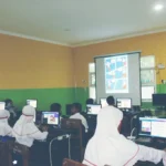 Serunya Membuat Komik di Kelas Multimedia SDM 8 Tulangan