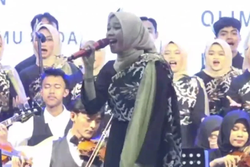 Keren! Persembahan Theme Song Olympicad Ke-7 Bandung