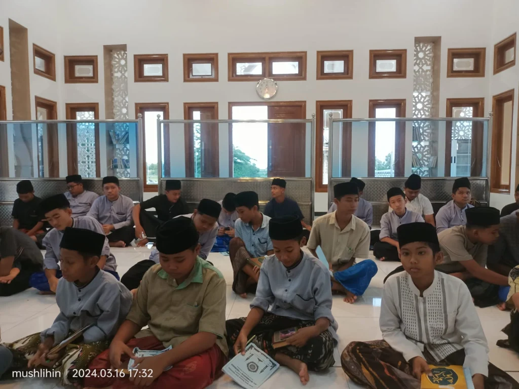 Siswa MTs dan MA Ini Kaji Kitab Bulughul Maram selama Ramadhan