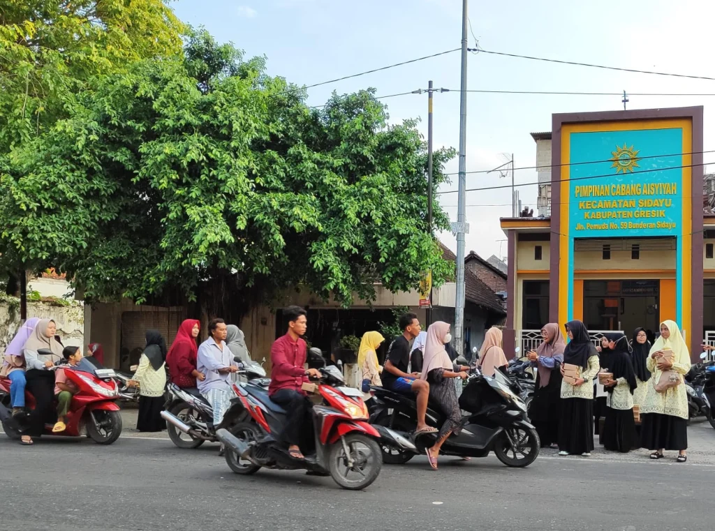 PCNA Sidayu Berbagi 450 Takjil Minim Plastik